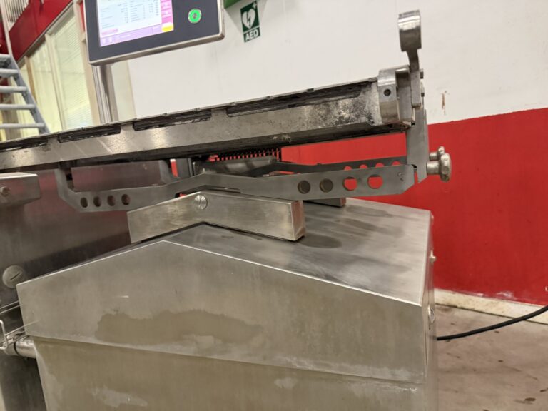 Checkweigher with roller conveyor – photo 3
