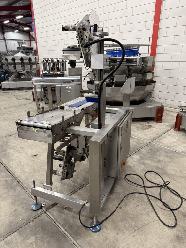 Top and bottom labelling machine – photo 3