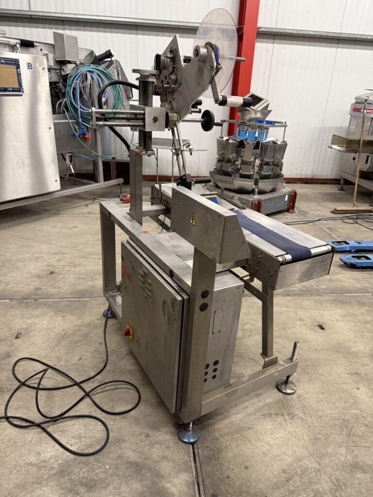 Top and bottom labelling machine – photo 4