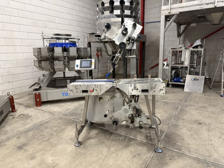 Top and bottom labelling machine – photo 5