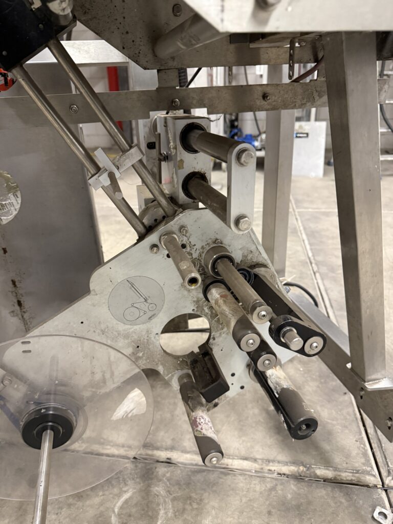 Top and bottom labelling machine – photo 6