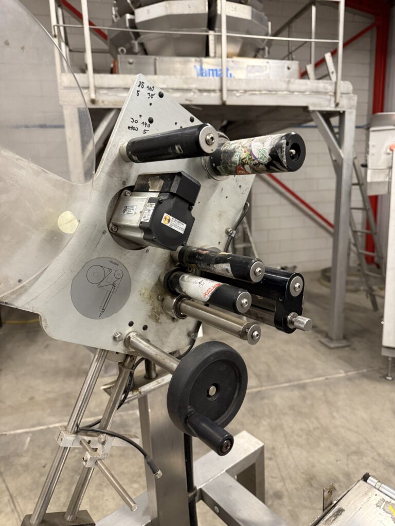Top and bottom labelling machine – photo 7