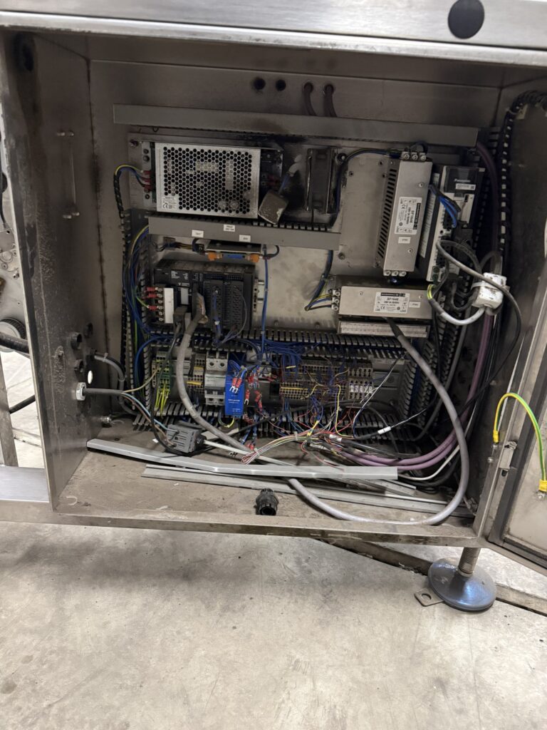 Top and bottom labelling machine – photo 8