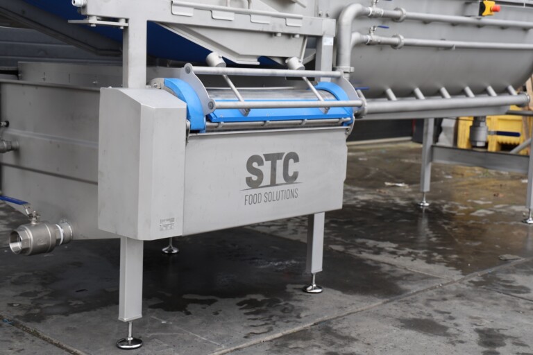 Renewed discharge conveyor and drive unit on the Kronen GEWA 4000