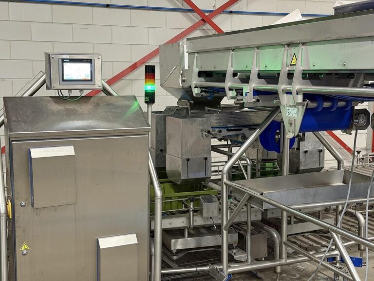 Lumacon automatic crate filling line