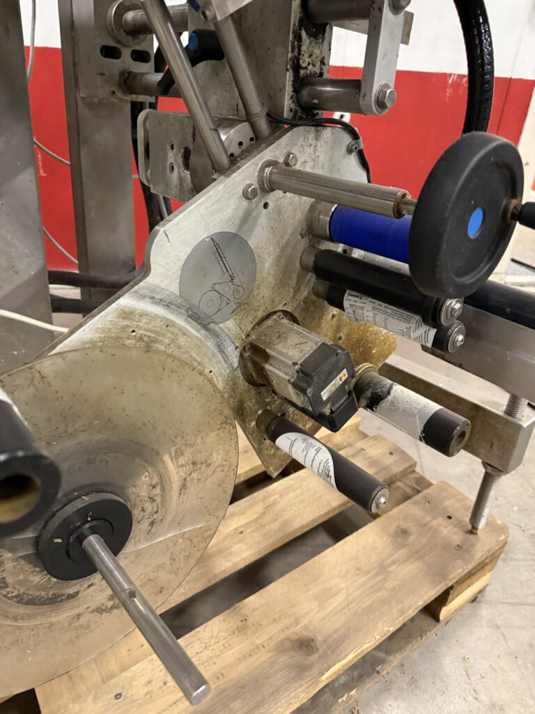 Marel Etikettiermaschine für Ober- und Unteretikett – Foto 5