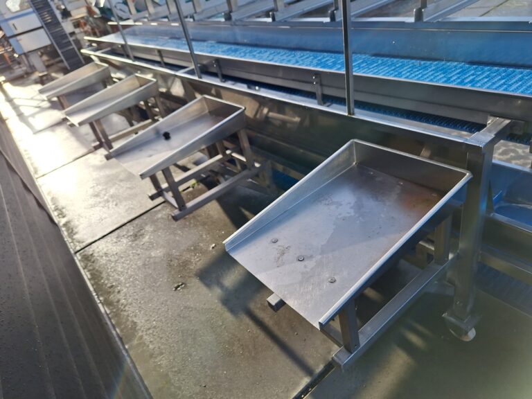 STC werkstation voor meerdere medewerkers met opvoerband