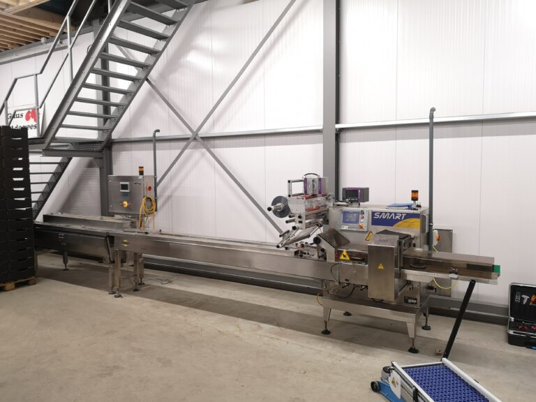 Long conveyor run between the weighing line and the wrapper