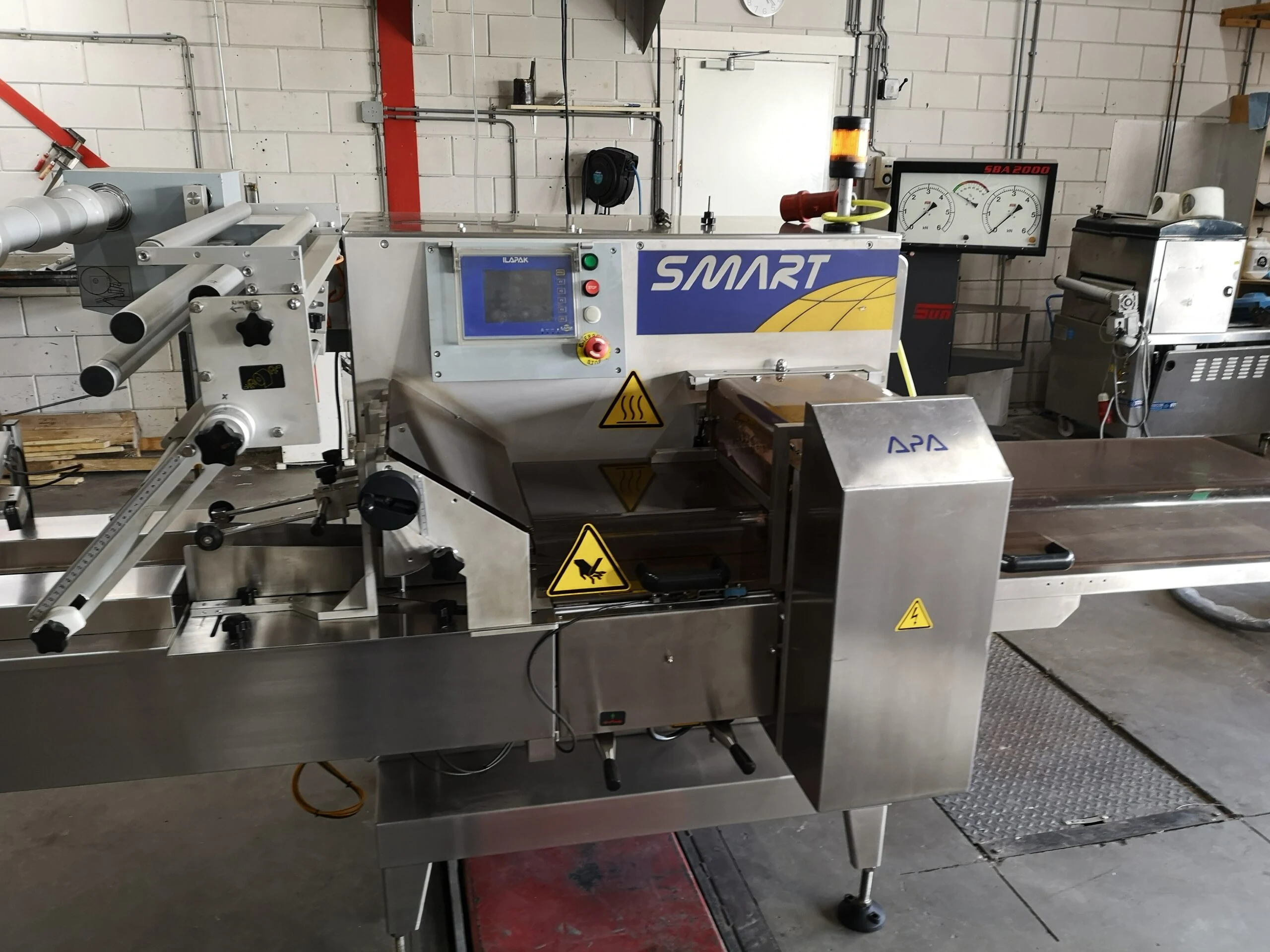 Film path and sealing section of the flow wrapper