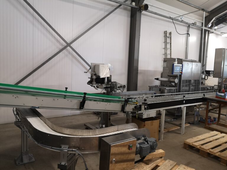 Kurventransport zur Siegelmaschine