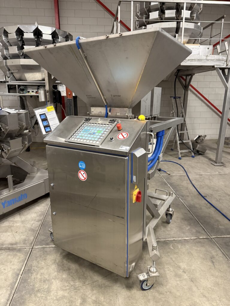 8-head volumetric liquid filler – photo 1