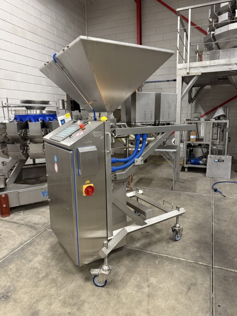 8-head volumetric liquid filler – photo 2