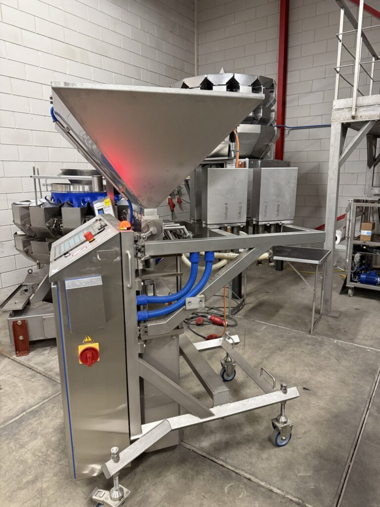 8-head volumetric liquid filler – photo 3