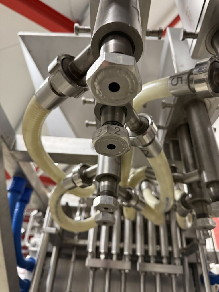 8-head volumetric liquid filler – photo 5