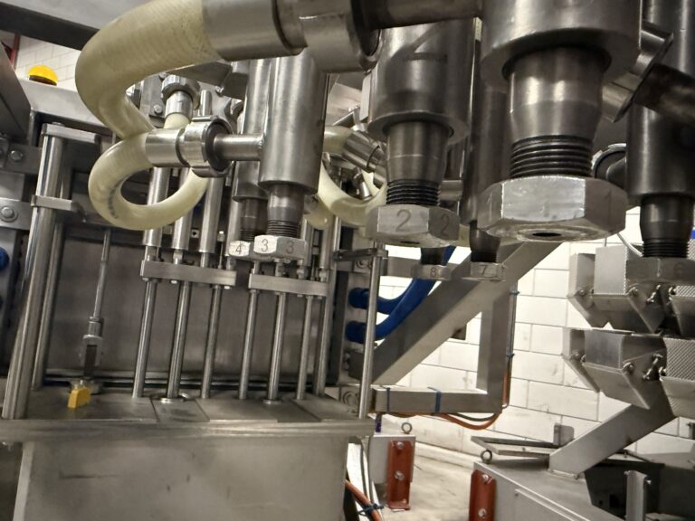 8-head volumetric liquid filler – photo 6