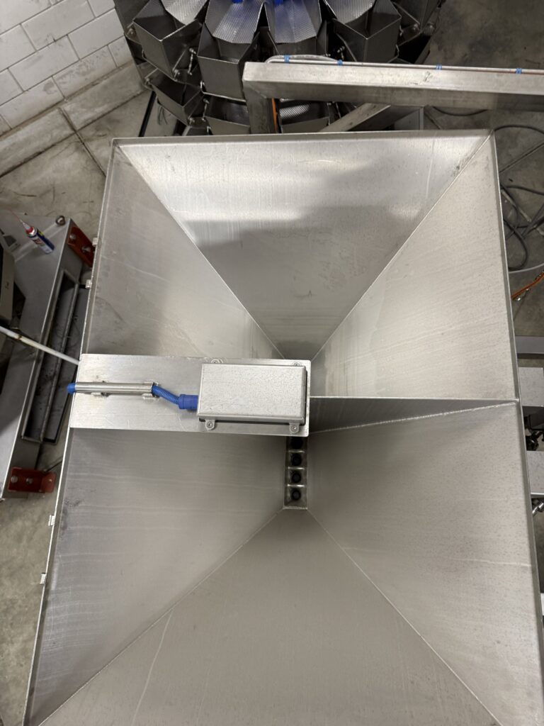 8-head volumetric liquid filler – photo 8