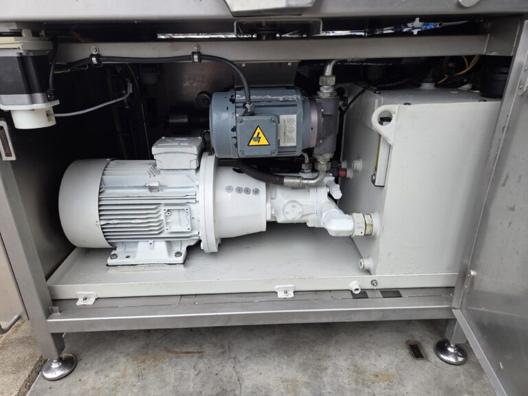 De aandrijfmotor en pompunit van de Watercut 172 LX