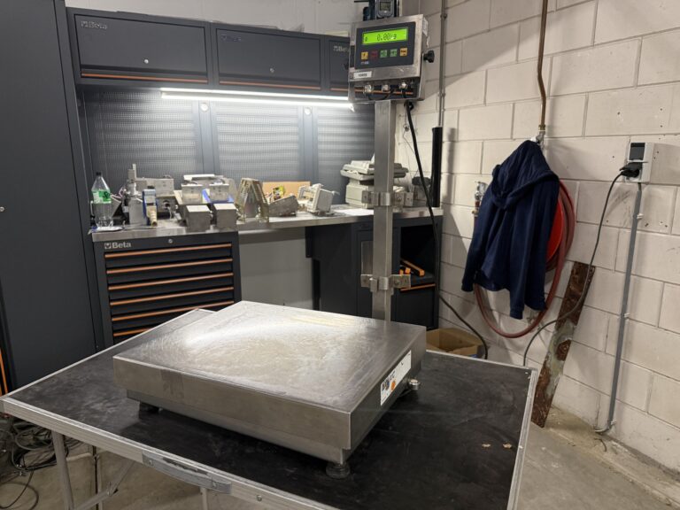 Edelstahl-Waage bis 30 kg mit IT1000-Anzeige – Foto 1