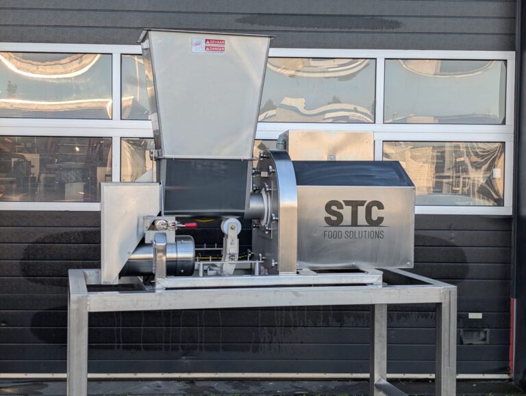 Custom stainless steel build around an Urschel for extra cutting capacity at Kesbeke – photo 37