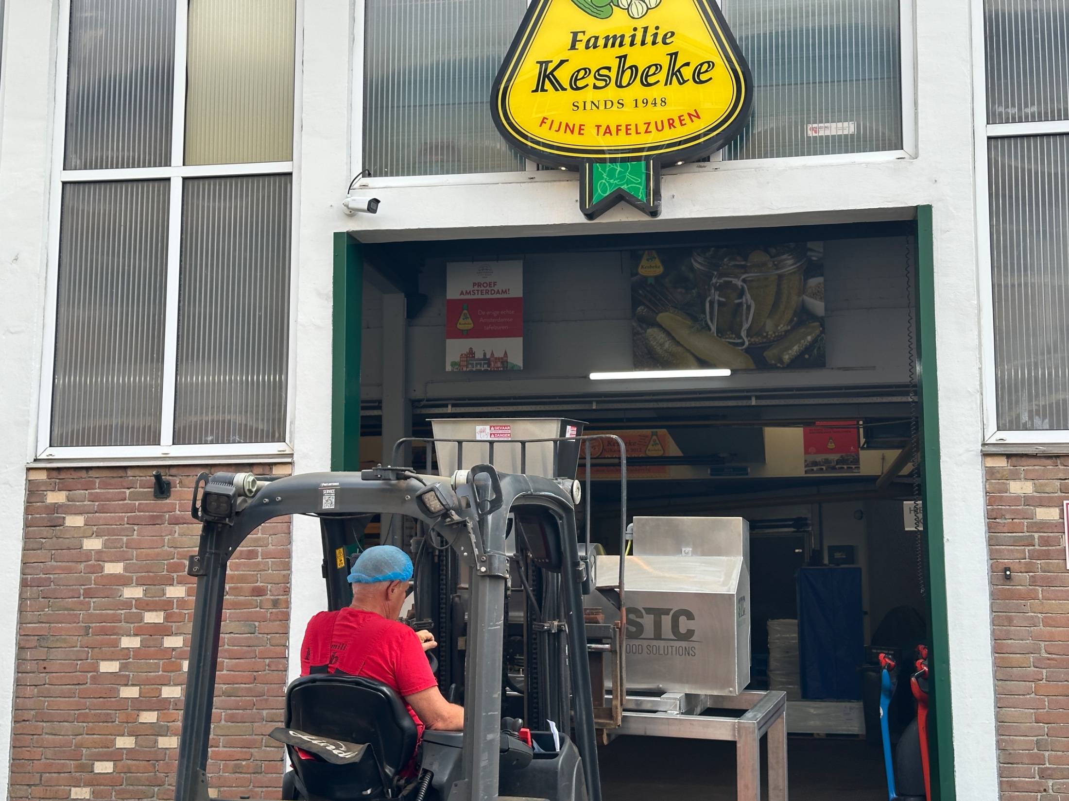 Custom stainless steel build around an Urschel for extra cutting capacity at Kesbeke – photo 28