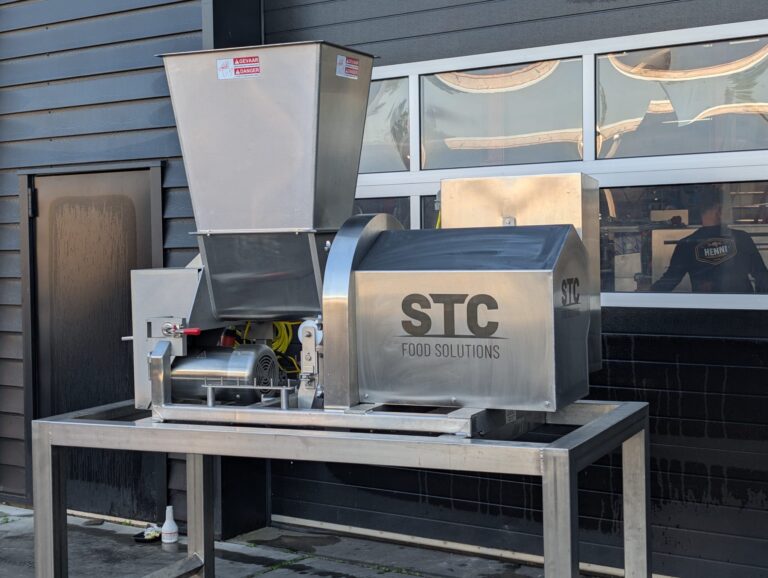 Custom stainless steel build around an Urschel for extra cutting capacity at Kesbeke – photo 35
